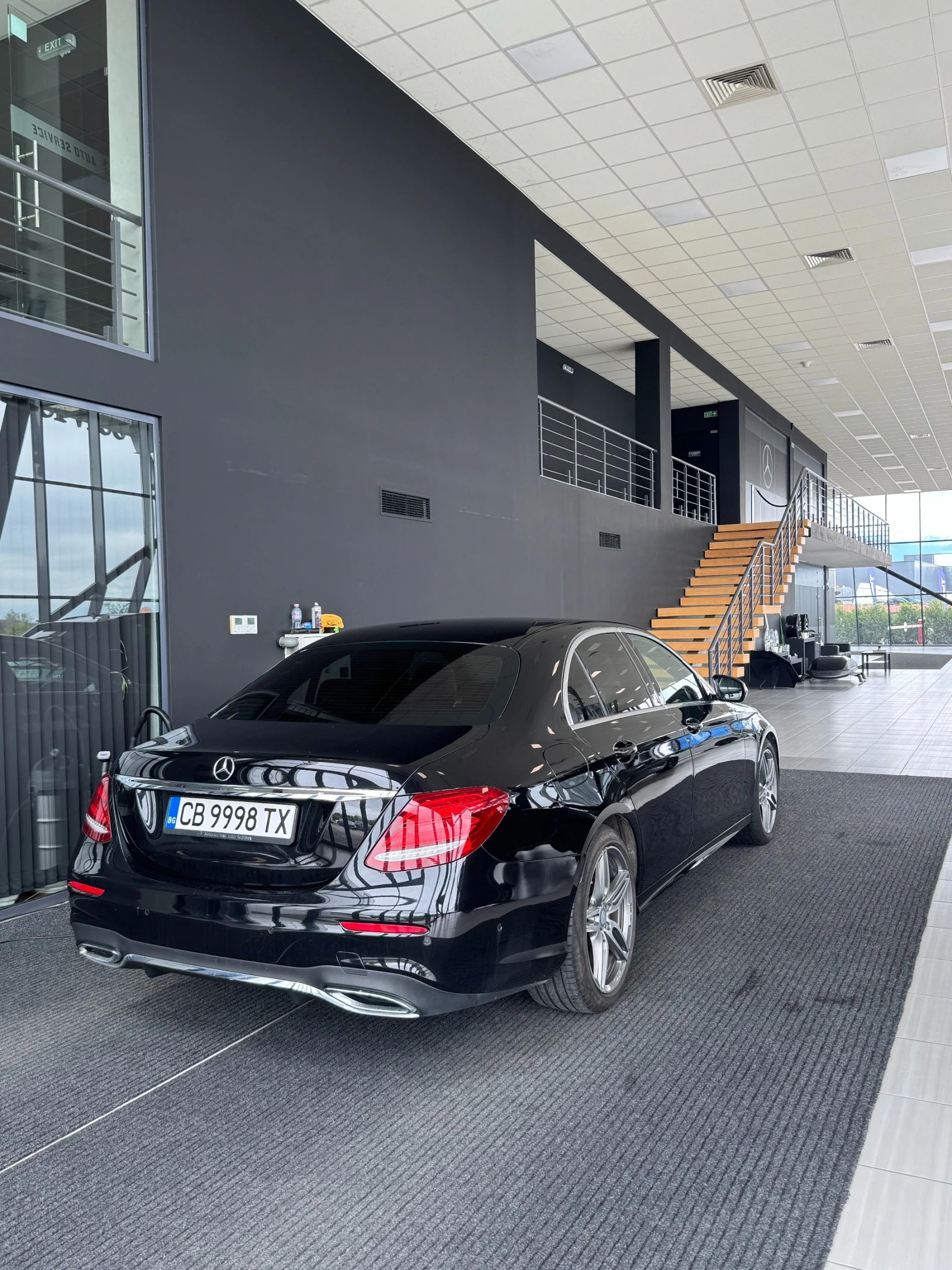 Mercedes-Benz E 220 AМG, снимка 3 - Автомобили и джипове - 55564427