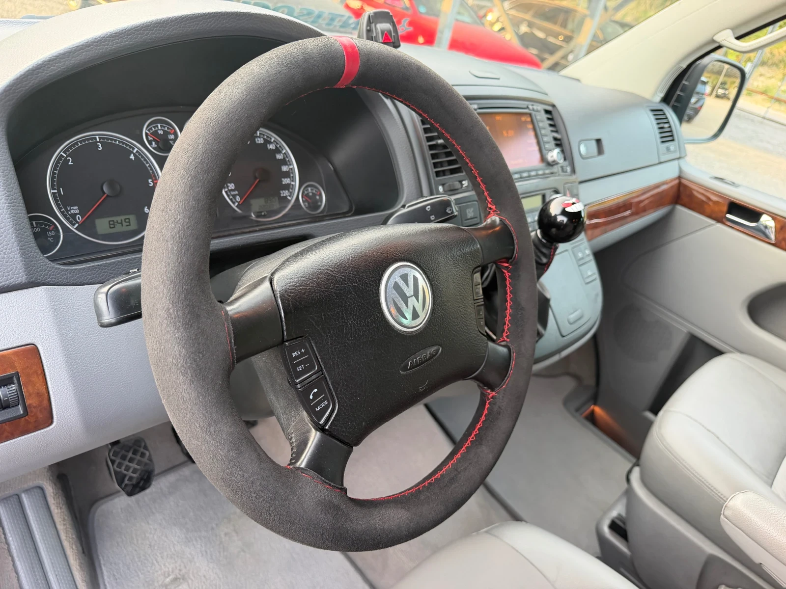 VW Multivan 2.5TDI* Hi Line* 180k.c.* ITALIA* FULL, снимка 11 - Автомобили и джипове - 55872913