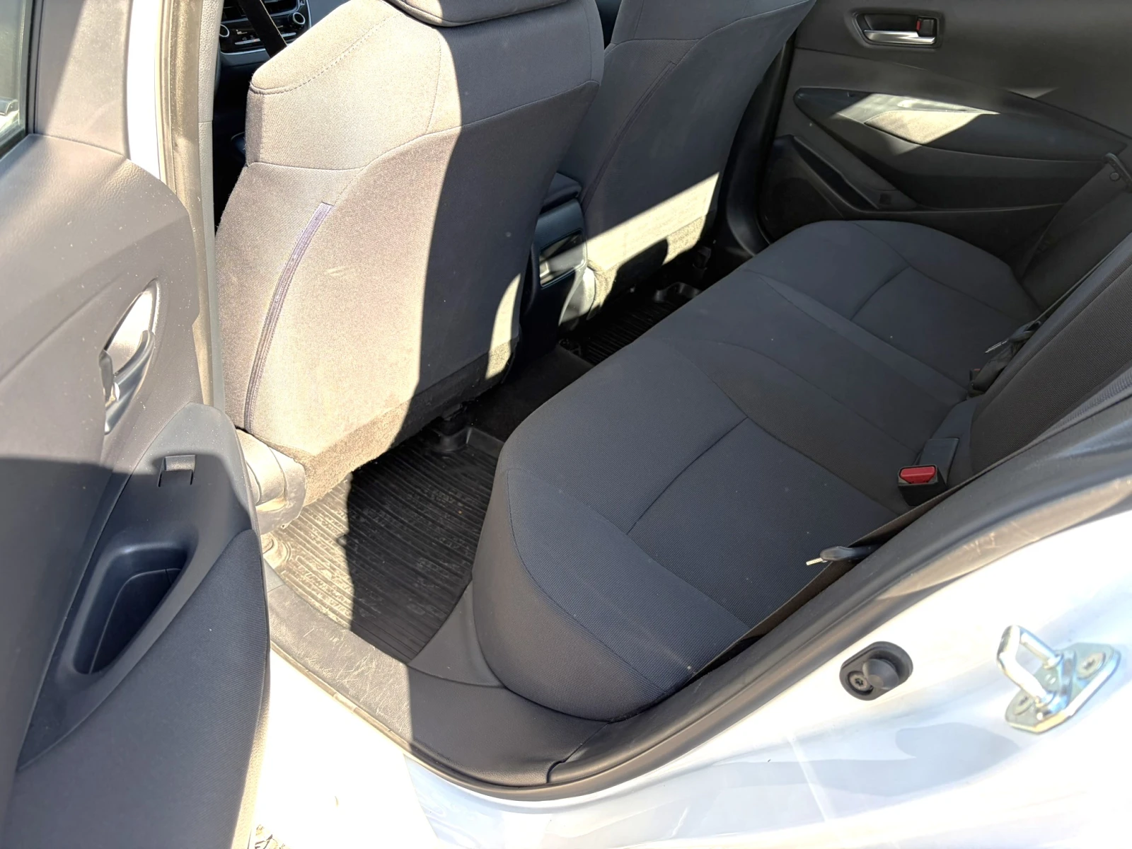 Toyota Corolla Comfort 1.5 125hp, снимка 8 - Автомобили и джипове - 56133939