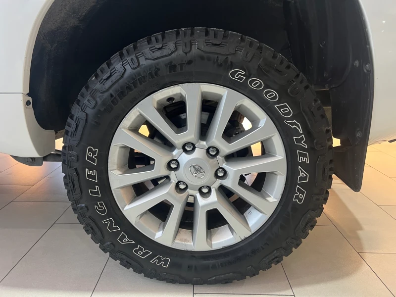 Toyota Land cruiser 3.0 D-4D, снимка 16 - Автомобили и джипове - 52839253