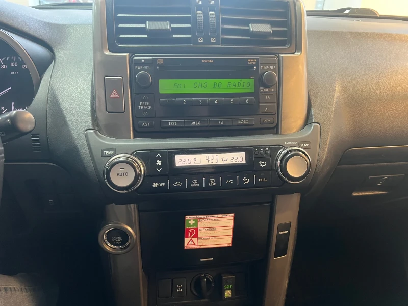 Toyota Land cruiser 3.0 D-4D, снимка 12 - Автомобили и джипове - 52839253