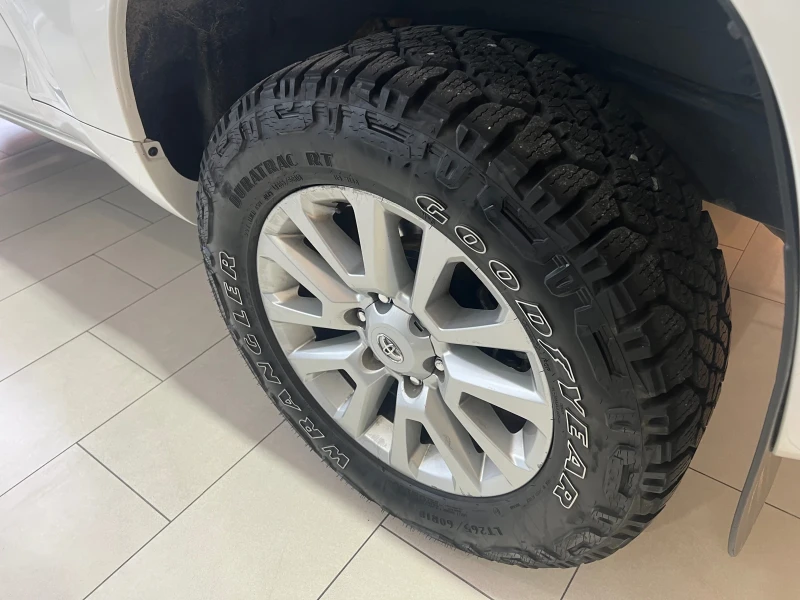 Toyota Land cruiser 3.0 D-4D, снимка 17 - Автомобили и джипове - 52839253