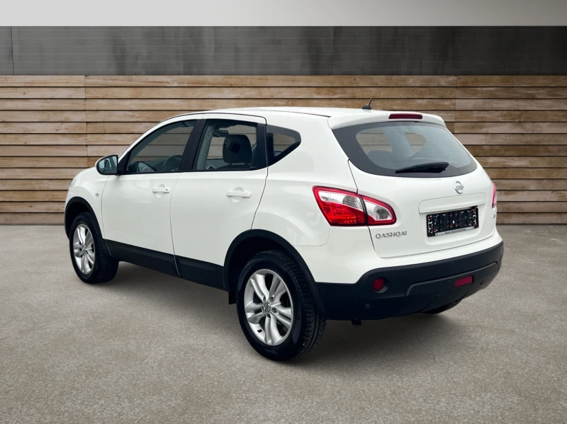 Nissan Qashqai 1.5dCi Tekna Гарантиран пробег Напълно обслужен, снимка 4 - Автомобили и джипове - 53178796