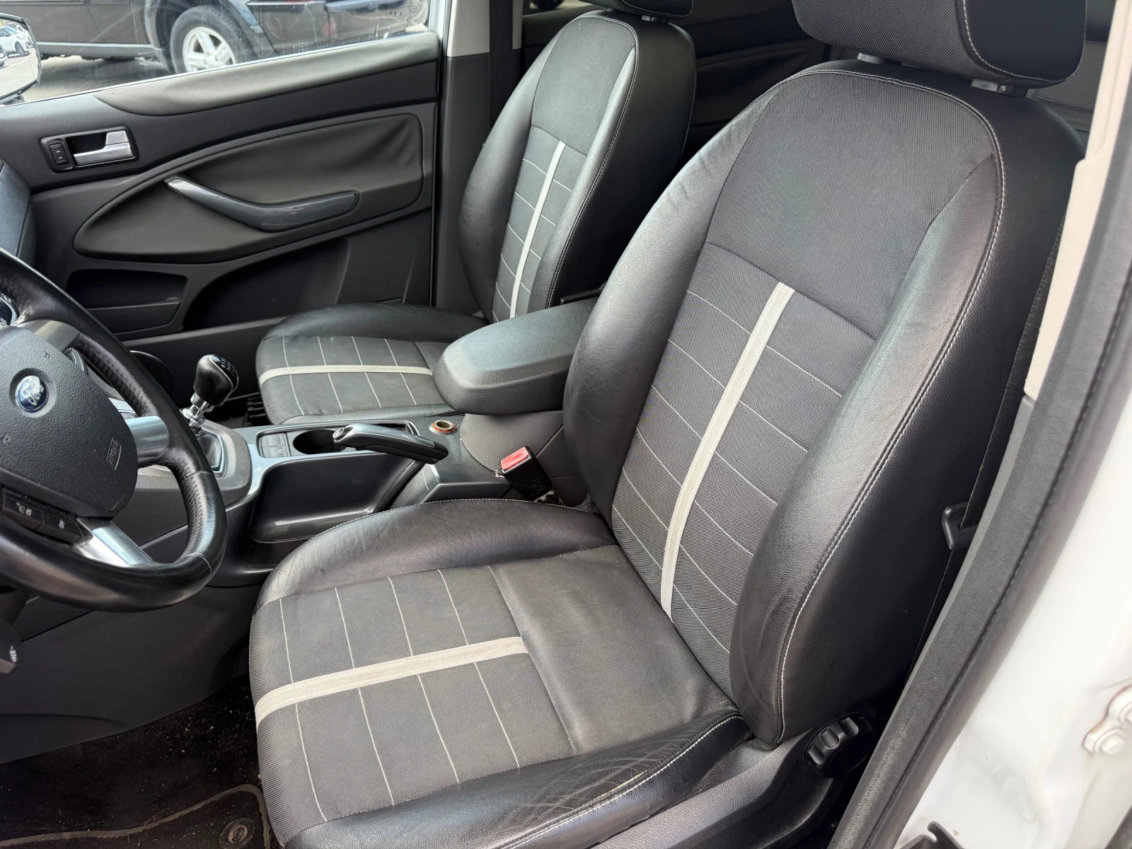 Ford Kuga 2.0TDCI * ПАНОРАМА* 4Х4* НОВ ВНОС*  - изображение 9