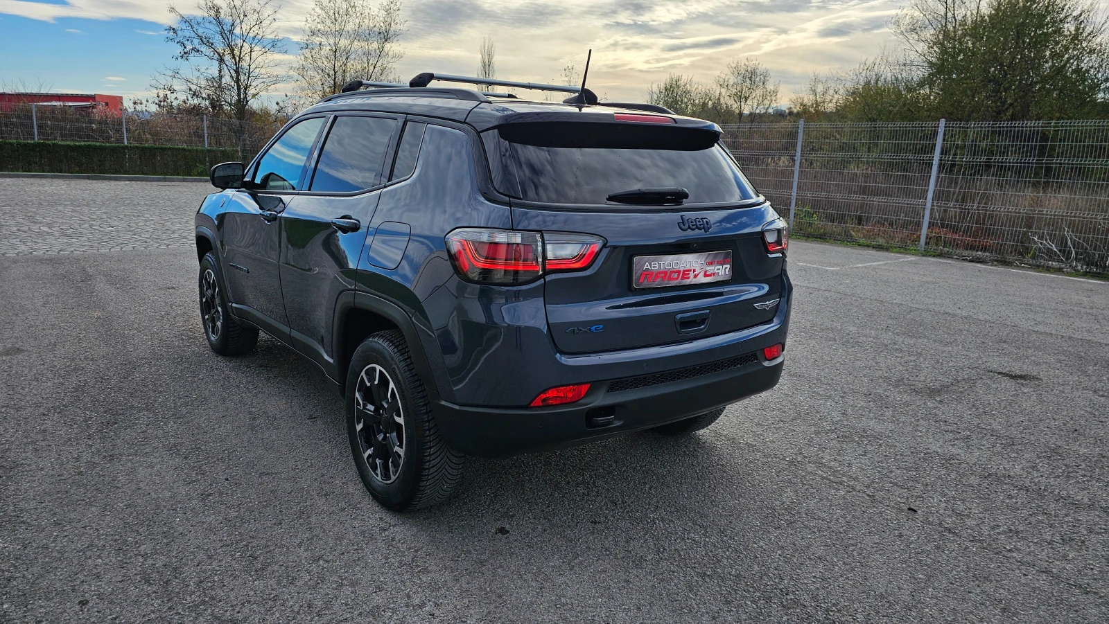 Jeep Compass 1.3Plug in Hybrid TRAILHAWK ELITE 4X4 FULL  - изображение 4