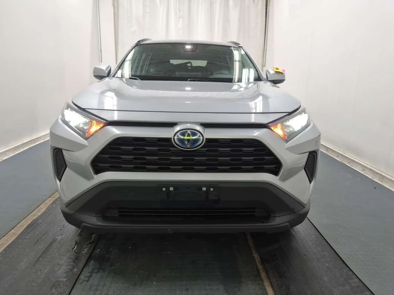 Toyota Rav4 * HYBRID LE * CARFAX * БЕЗ ПЪРВОНАЧАЛНА ВНОСКА, снимка 8 - Автомобили и джипове - 55464050