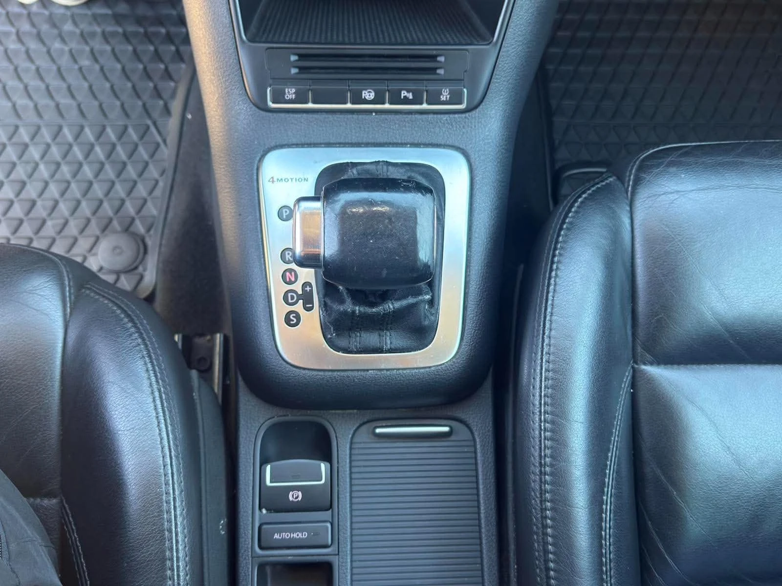 VW Tiguan 2.0 TDI/ 4x4/ КОЖА /ПАНОРАМА/ НАВИГАЦИЯ/ ПОДГРЕВ, снимка 11 - Автомобили и джипове - 56073394