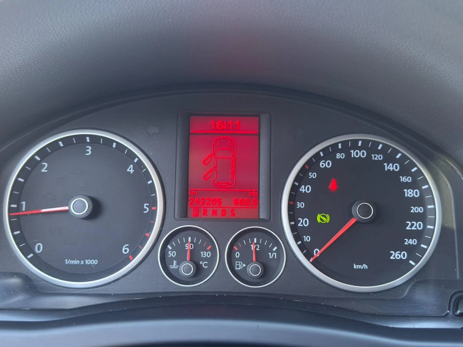 VW Tiguan 2.0 TDI/ 4x4/ КОЖА /ПАНОРАМА/ НАВИГАЦИЯ/ ПОДГРЕВ, снимка 8 - Автомобили и джипове - 56073394