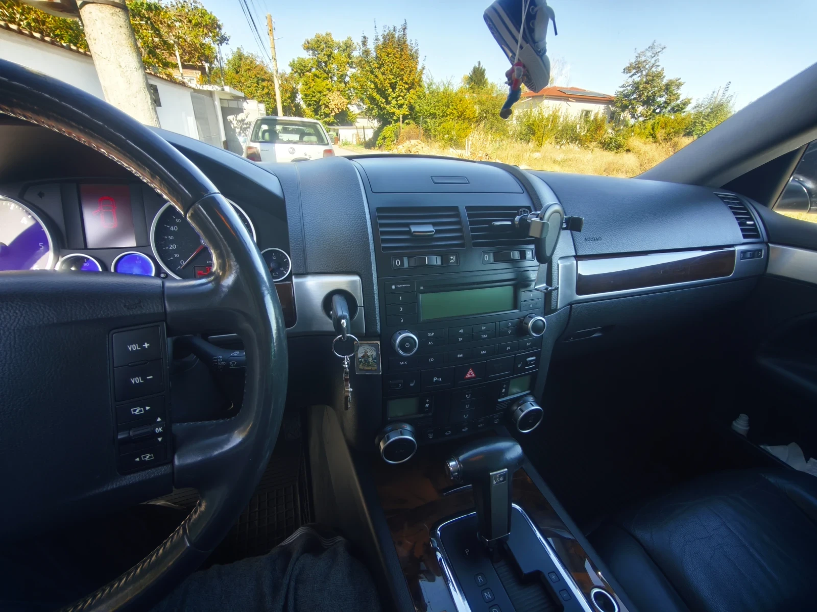VW Touareg, снимка 8 - Автомобили и джипове - 56337904
