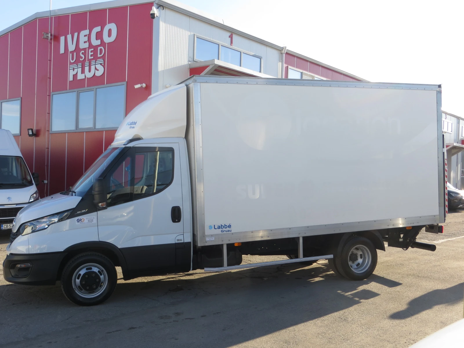 Iveco Daily 35C16 ФУРГОН С ПАДАЩ БОРД - изображение 2