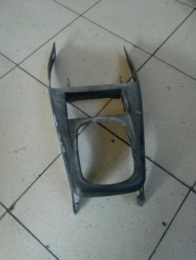 пластмаса около скоростен лост Пасат Б5.5