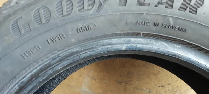 Гуми Зимни 195/60R15, снимка 6 - Гуми и джанти - 32572669