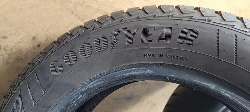 Гуми Зимни 195/60R15, снимка 4 - Гуми и джанти - 32572669