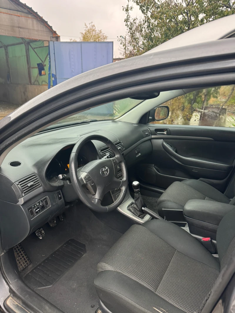 Toyota Avensis 2.2, снимка 5 - Автомобили и джипове - 47970492