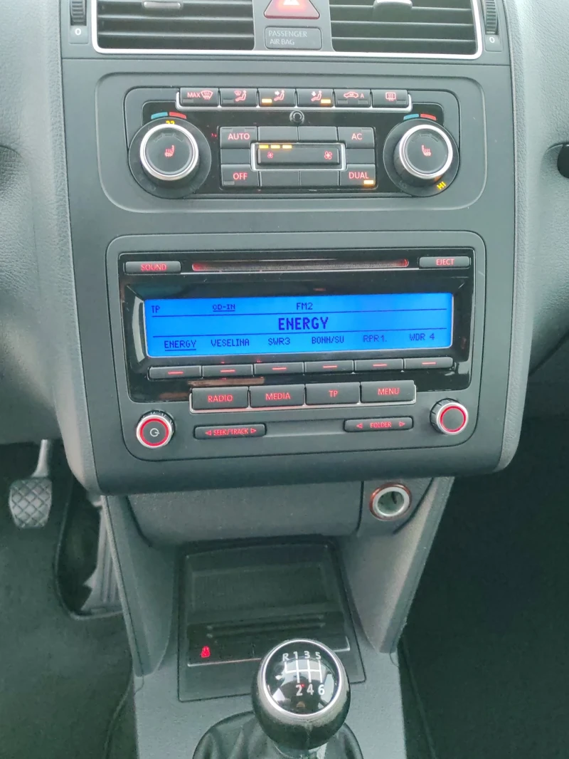 VW Touran 2.0, 140к.с. Highline, ТОП , снимка 13 - Автомобили и джипове - 52109943