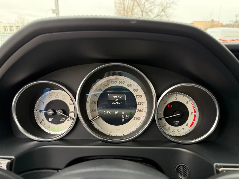 Mercedes-Benz E 350 AMG LINE DISTRONIC NAPPA 360  ALCANTARA БЕЗ АНАЛОГ, снимка 11 - Автомобили и джипове - 52754004