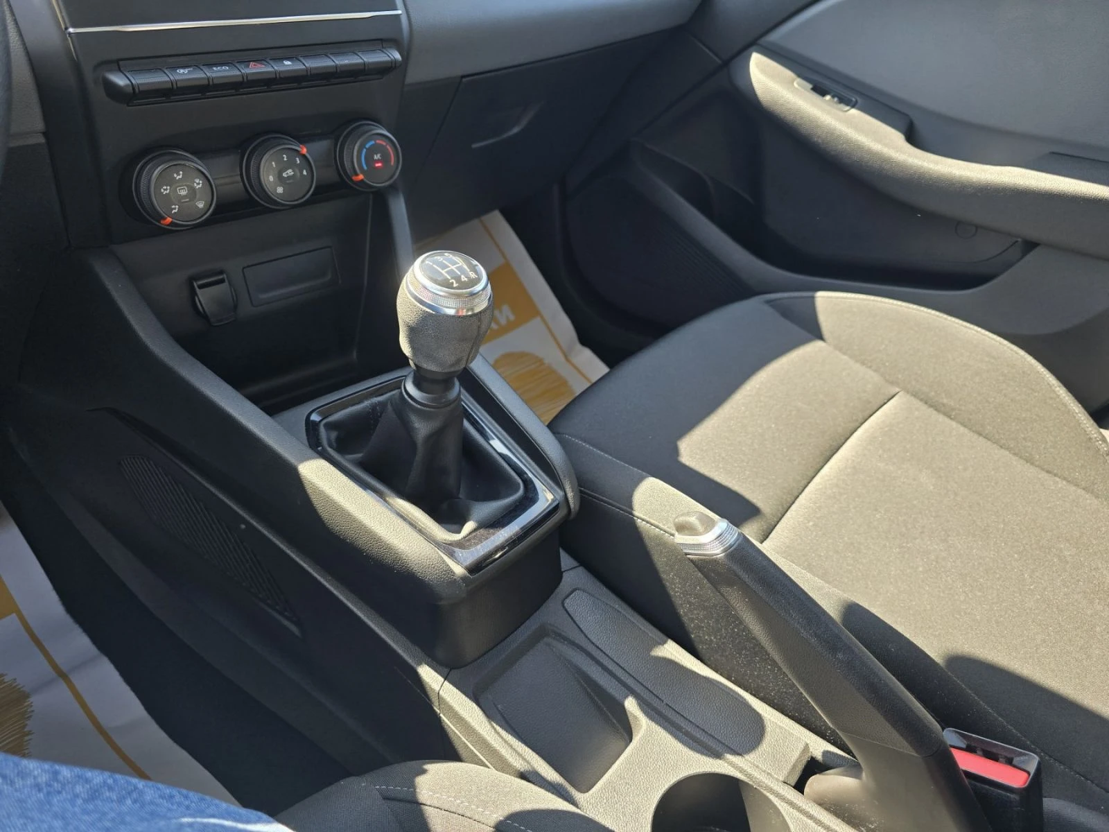 Renault Clio Tce 100 BVM5 S&S, снимка 13 - Автомобили и джипове - 53594759