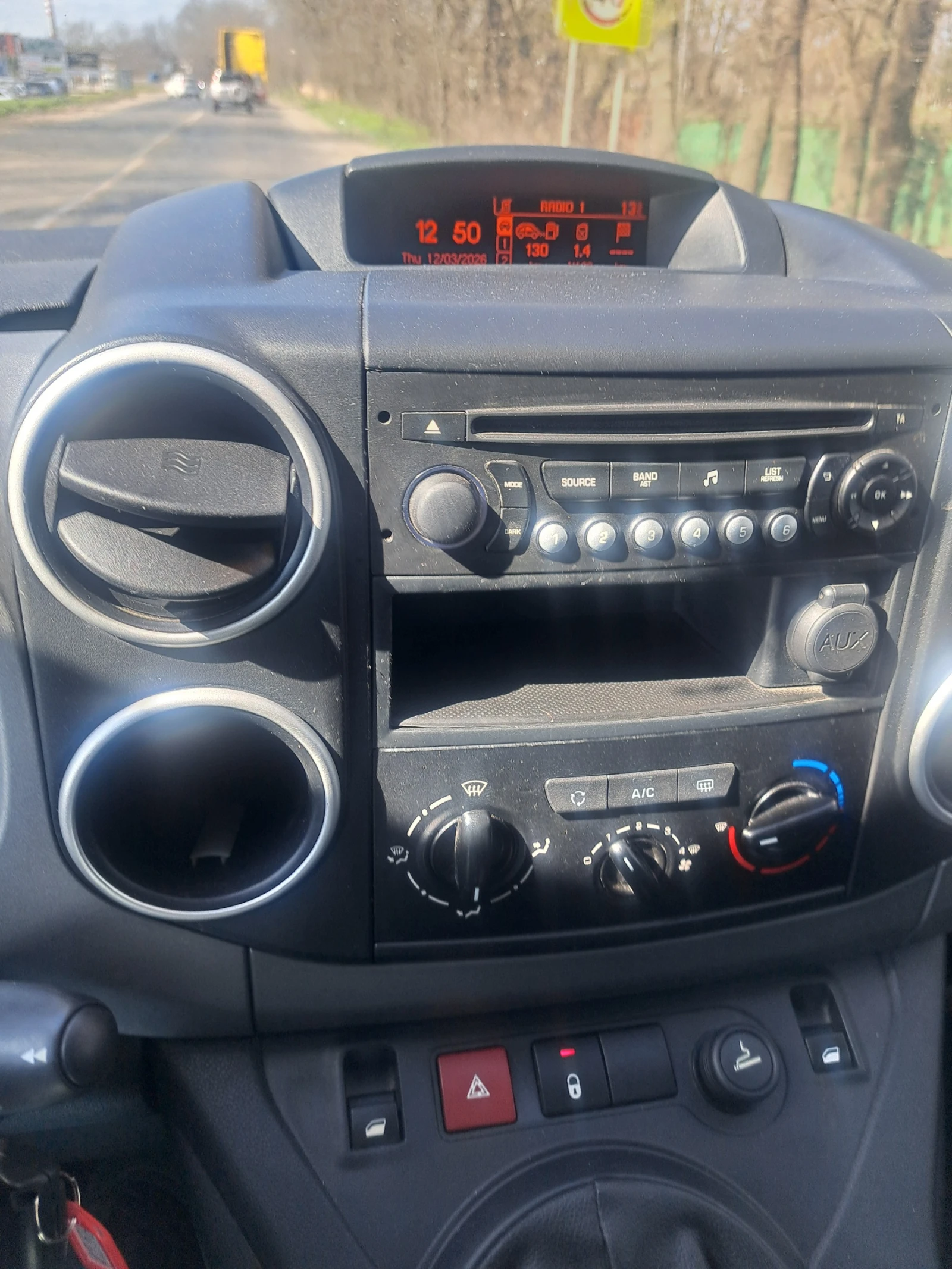 Citroen Berlingo 1.6 HDI 2018 Евро 6, снимка 8 - Автомобили и джипове - 53816760