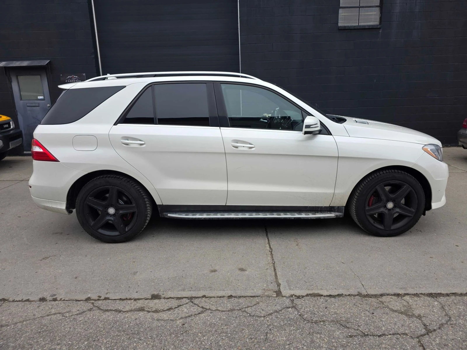 Mercedes-Benz ML 550 4MATIC/KEYLESS/KAMEPA/ПОДГРЕВ, снимка 4 - Автомобили и джипове - 54394099