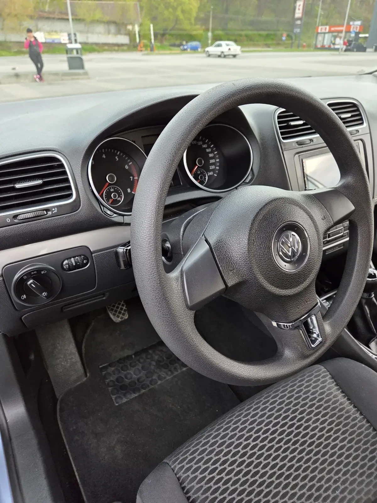 VW Golf 1.6 102 к.с Газ/Бензин, снимка 10 - Автомобили и джипове - 54495689