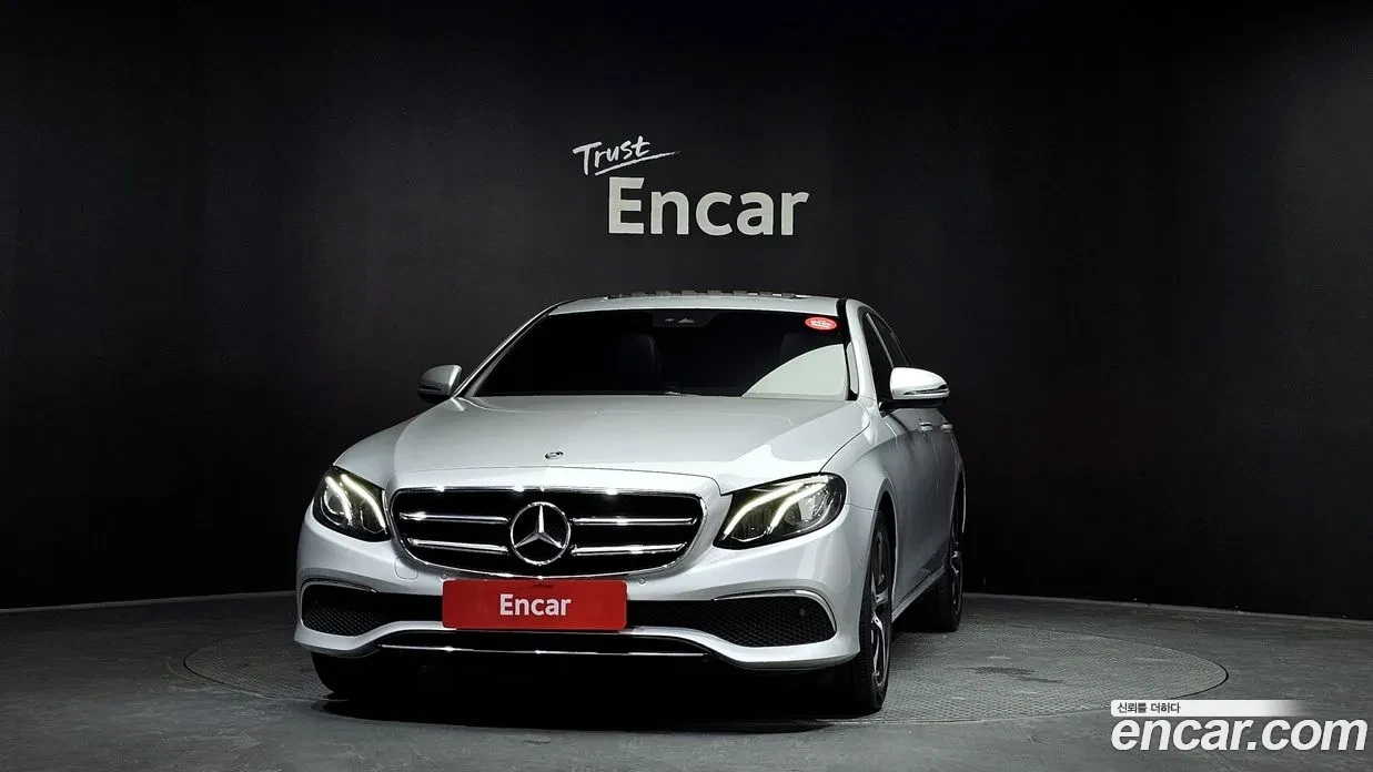 Mercedes-Benz E 250 2.0 Avantgarde, Подгрев, Navi, Задна камера, снимка 3 - Автомобили и джипове - 54932624