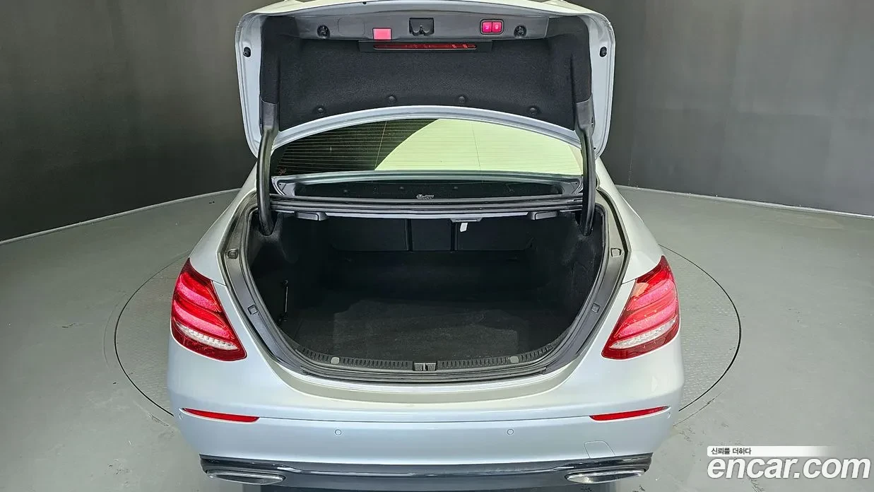 Mercedes-Benz E 250 2.0 Avantgarde, Подгрев, Navi, Задна камера, снимка 17 - Автомобили и джипове - 54932624