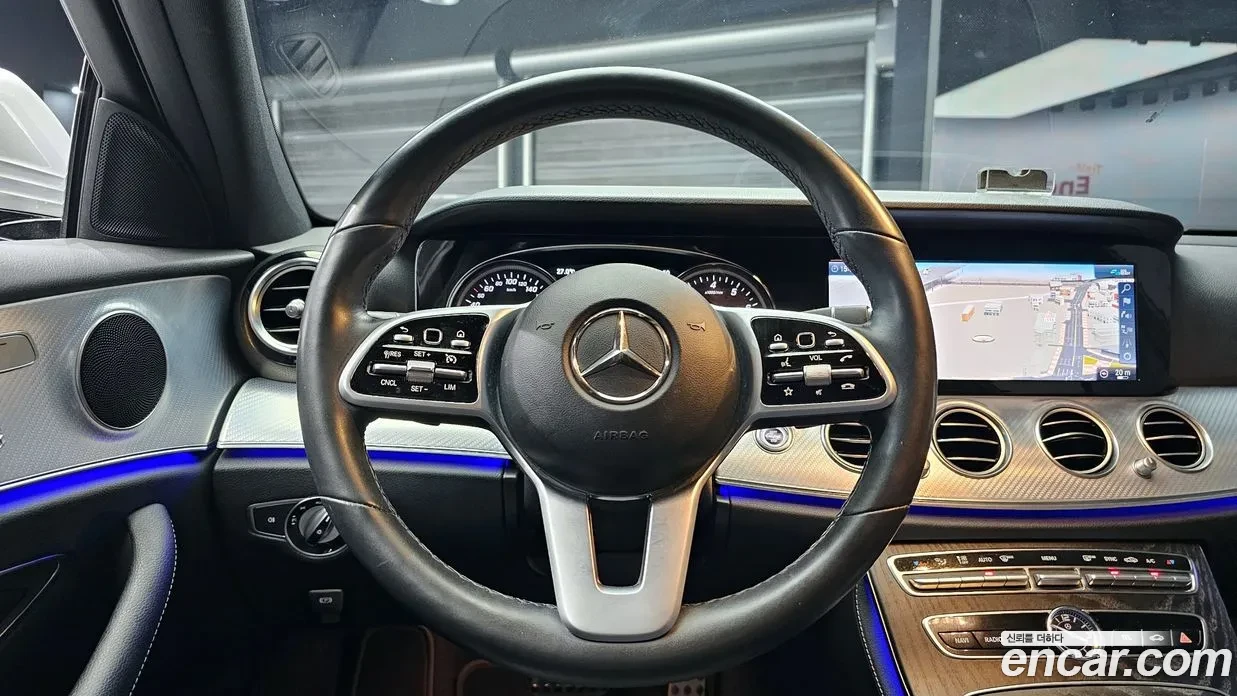 Mercedes-Benz E 250 2.0 Avantgarde, Подгрев, Navi, Задна камера, снимка 11 - Автомобили и джипове - 54932624