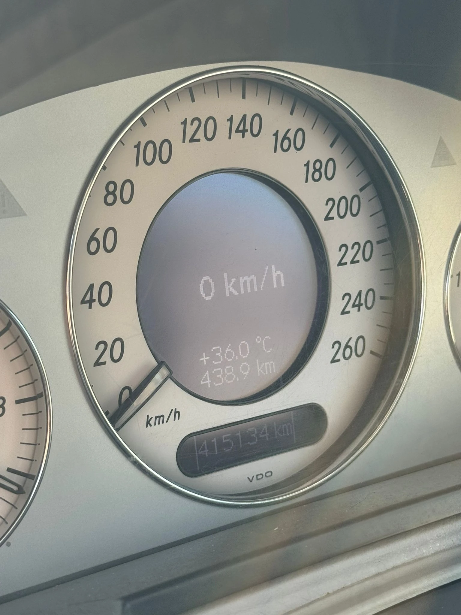 Mercedes-Benz E 220, снимка 7 - Автомобили и джипове - 55296281