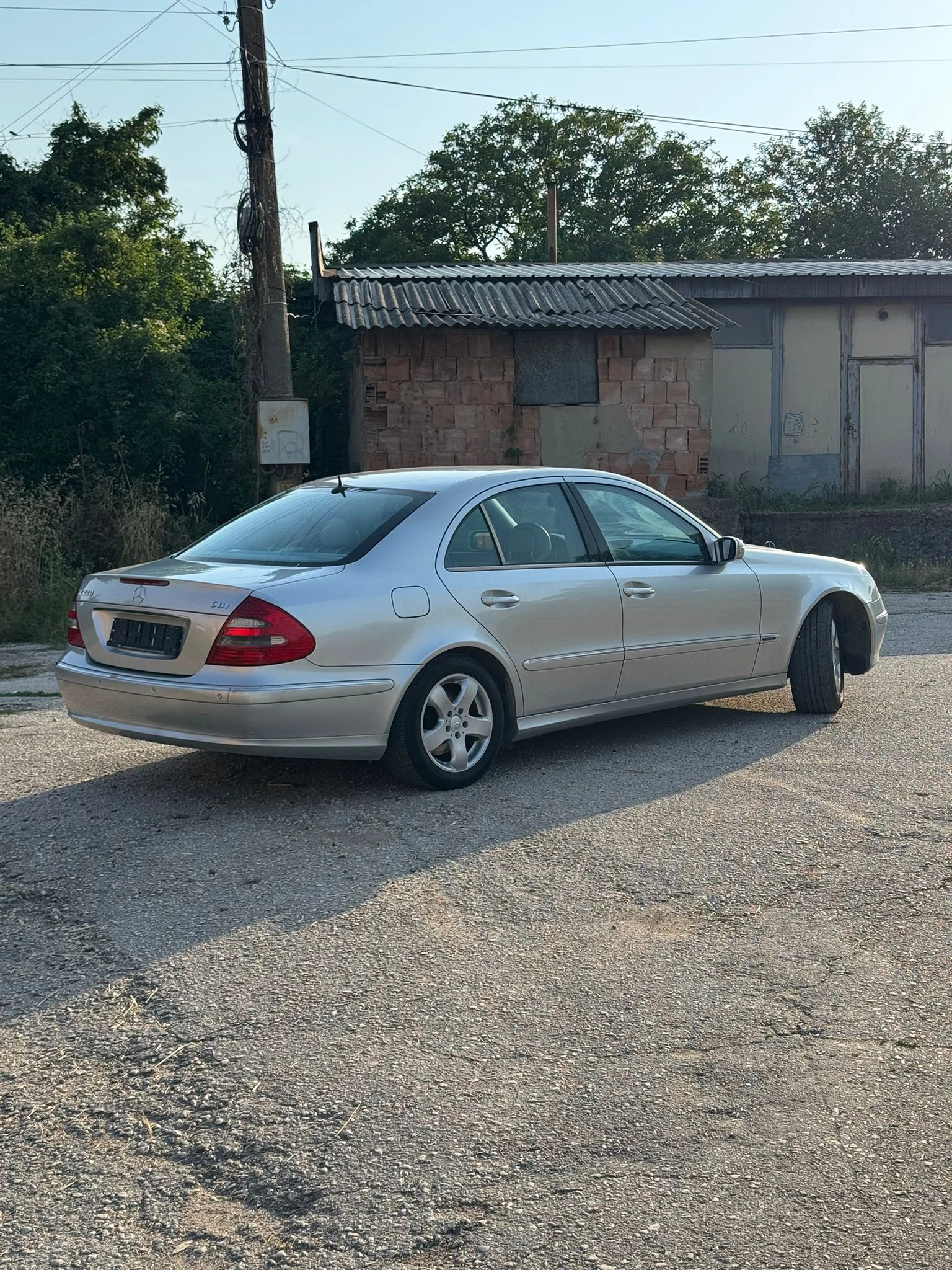 Mercedes-Benz E 220, снимка 2 - Автомобили и джипове - 55296281