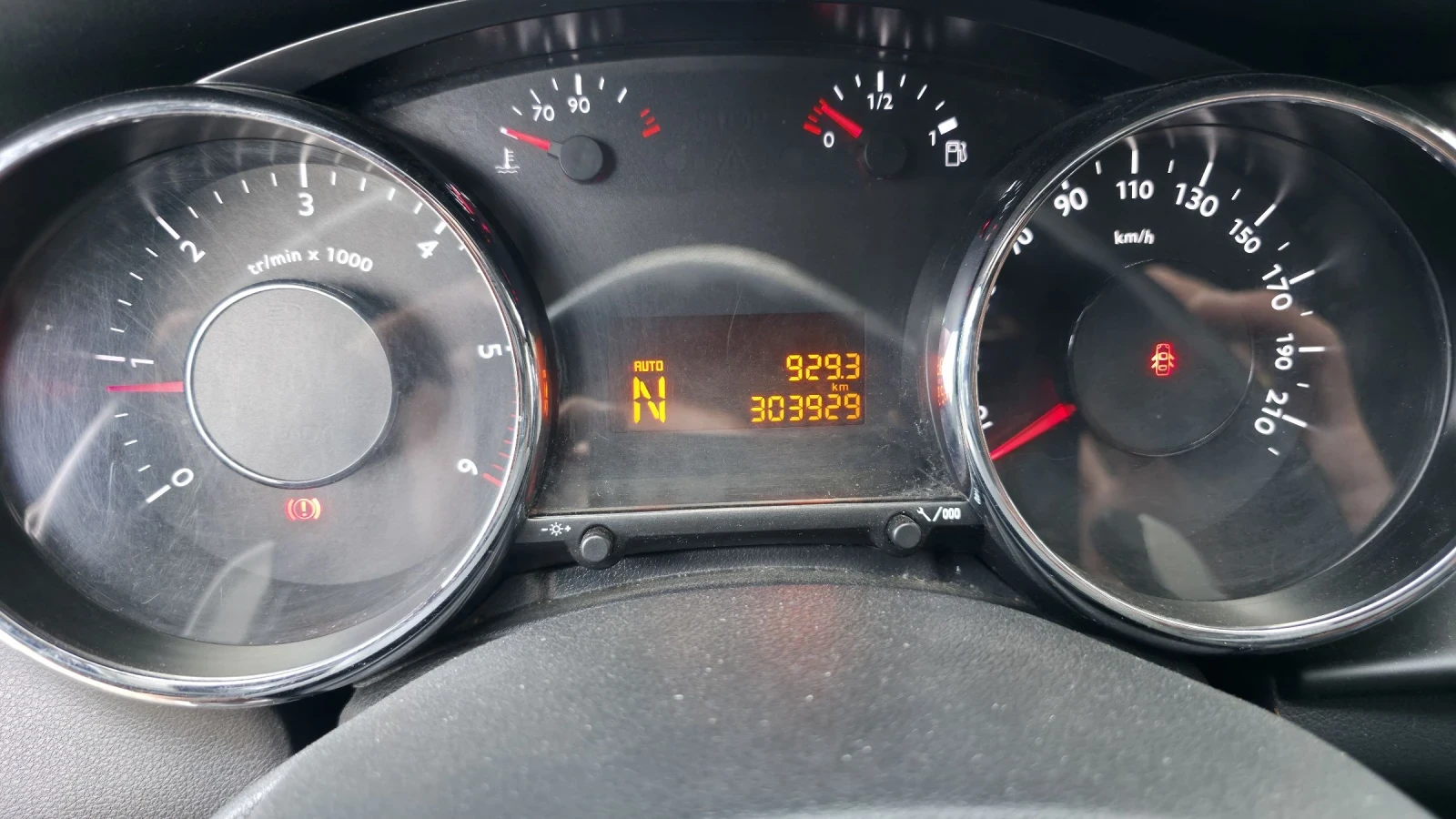 Peugeot 3008 1.6 hdi, снимка 9 - Автомобили и джипове - 55397150