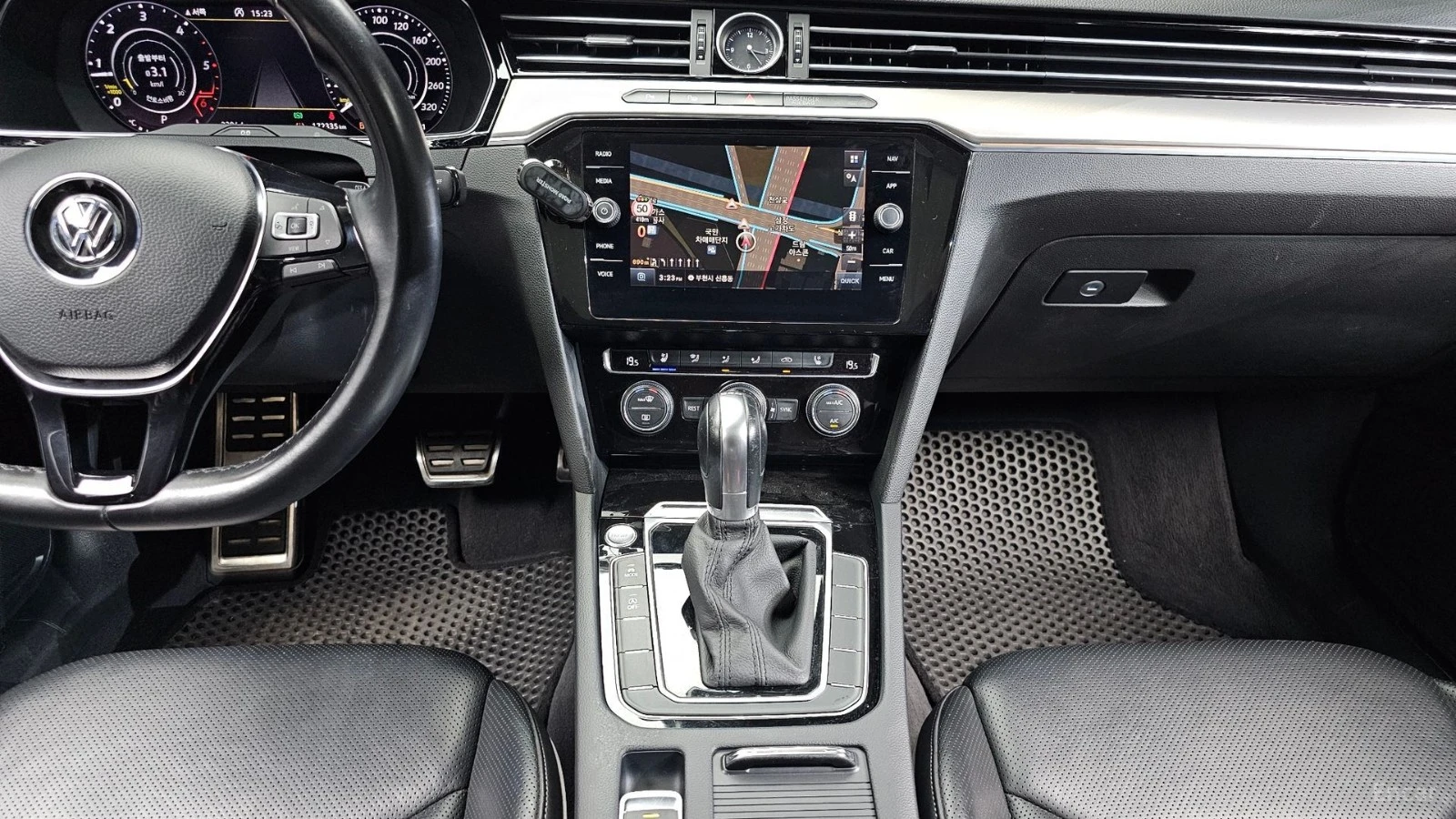 VW Arteon 2.0TDI* PREMIUM* ПОДГРЕВ* ОБДУХВАНЕ* ПАНО* КАМЕРА*, снимка 12 - Автомобили и джипове - 55586112