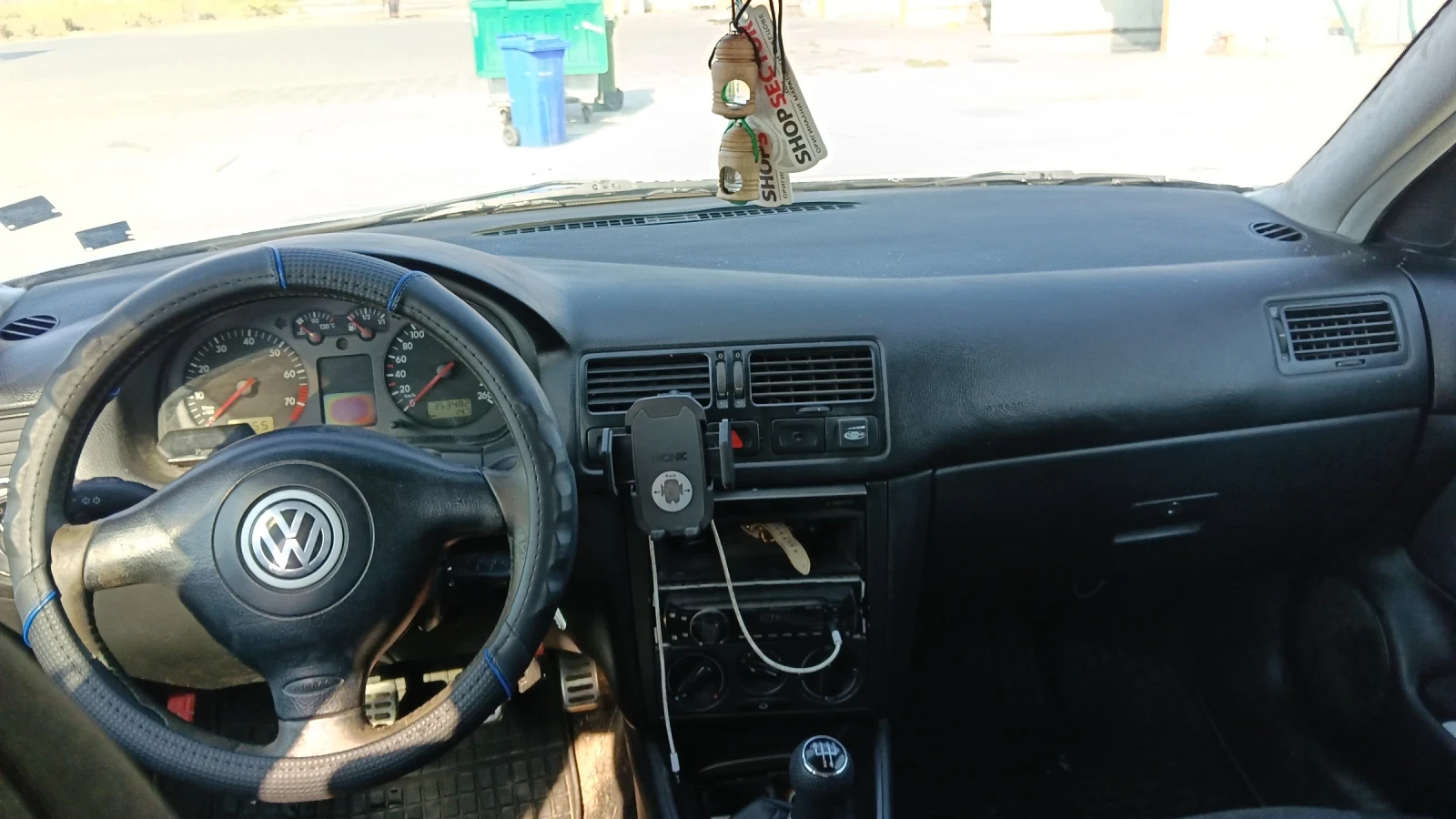 VW Bora 1.6, снимка 4 - Автомобили и джипове - 56124470