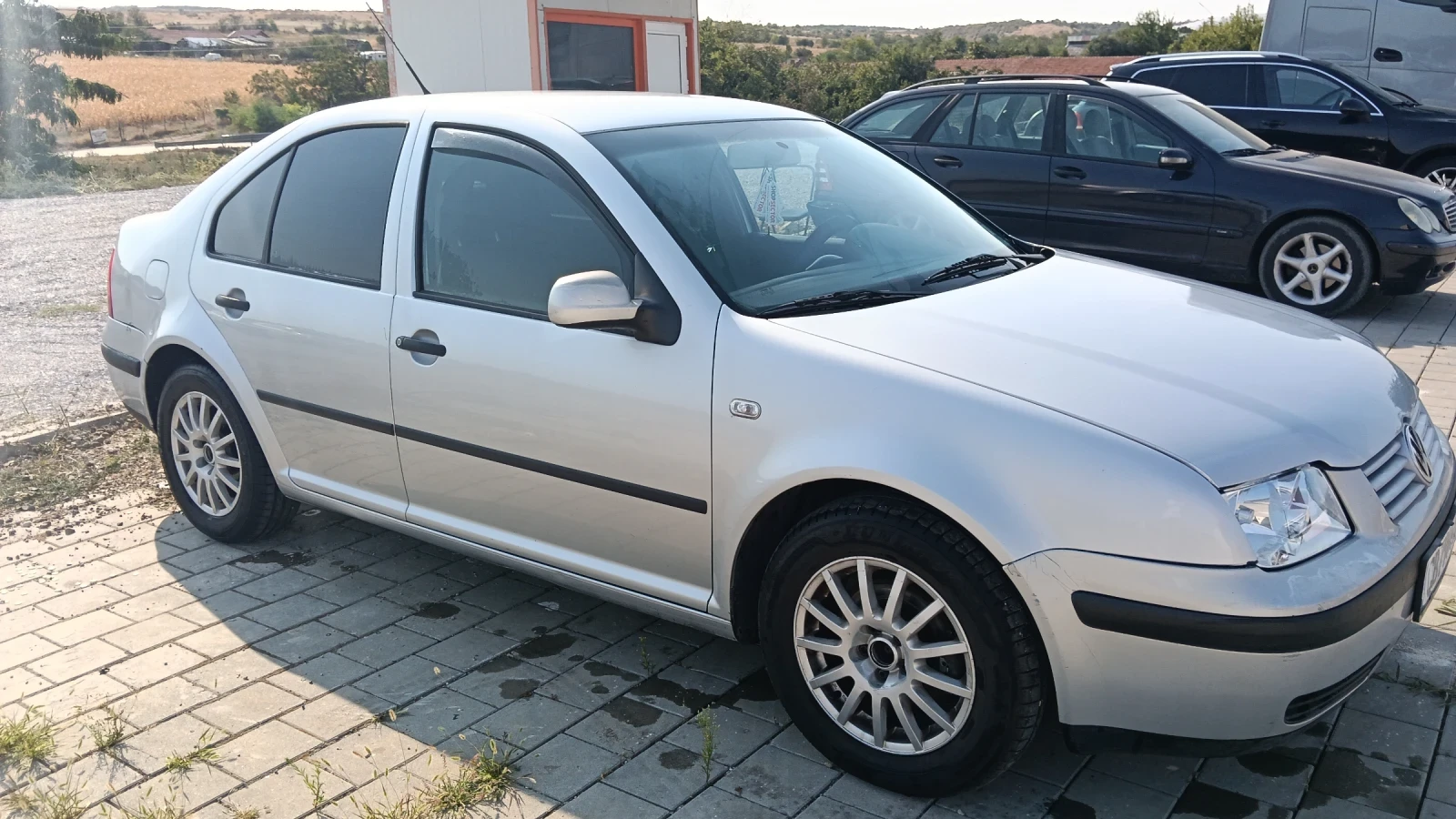 VW Bora 1.6, снимка 3 - Автомобили и джипове - 56124470