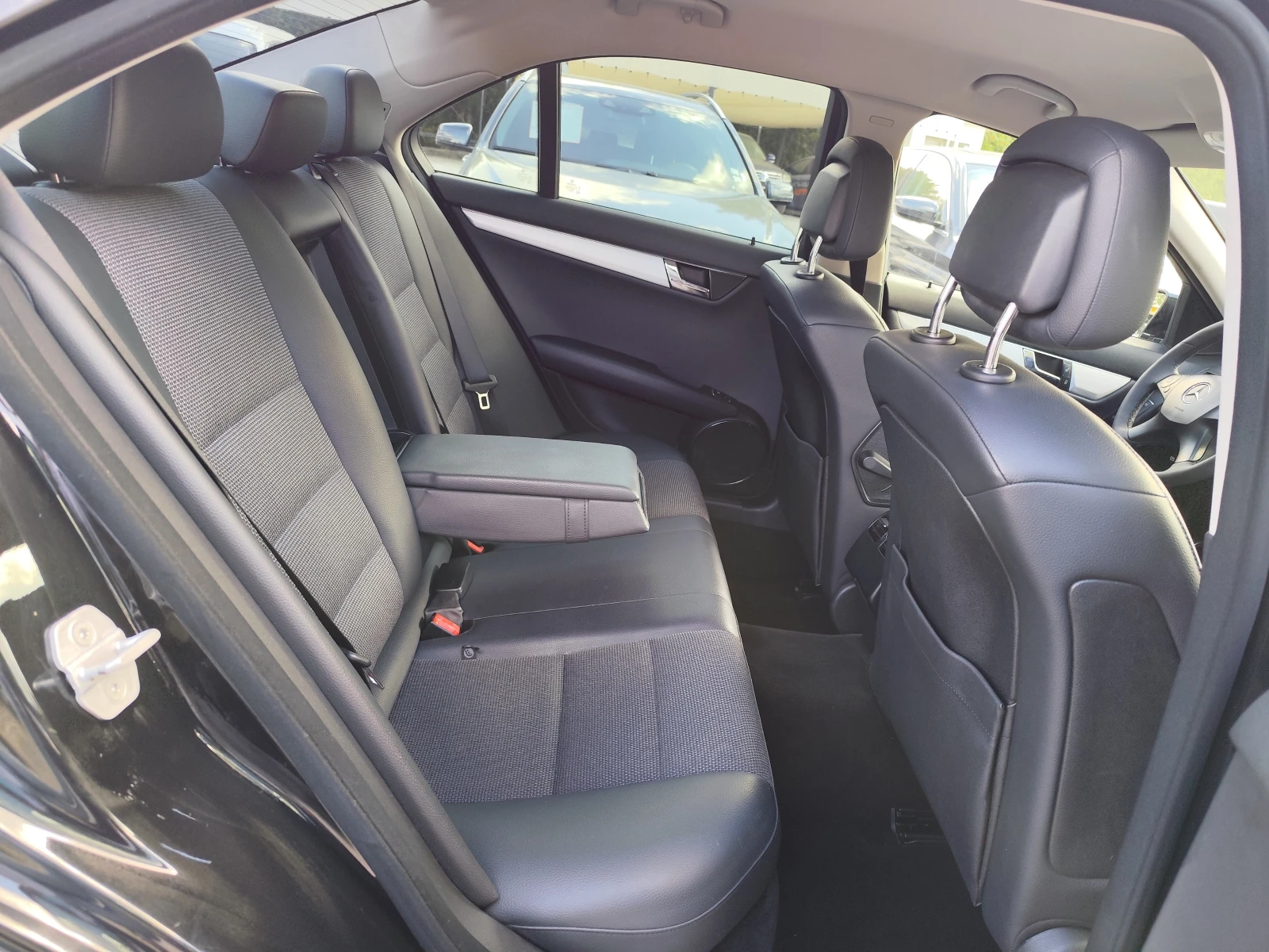 Mercedes-Benz C 250 2.2CDi/АВТОМАТИК/КЛИМАТРОНИК/LED/KOЖА, снимка 11 - Автомобили и джипове - 56197032