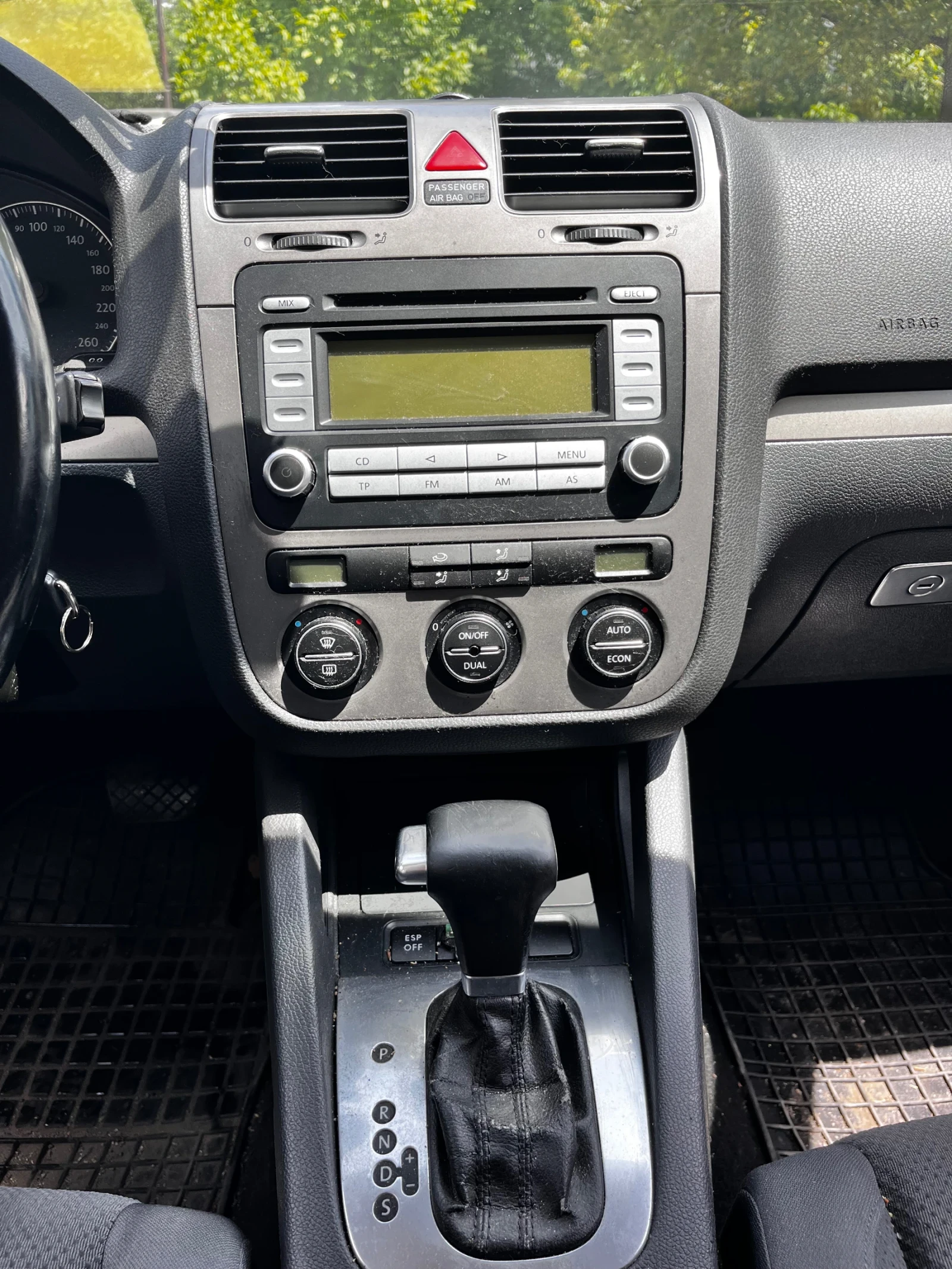 VW Golf 1, 6 FSI, снимка 3 - Автомобили и джипове - 56451441