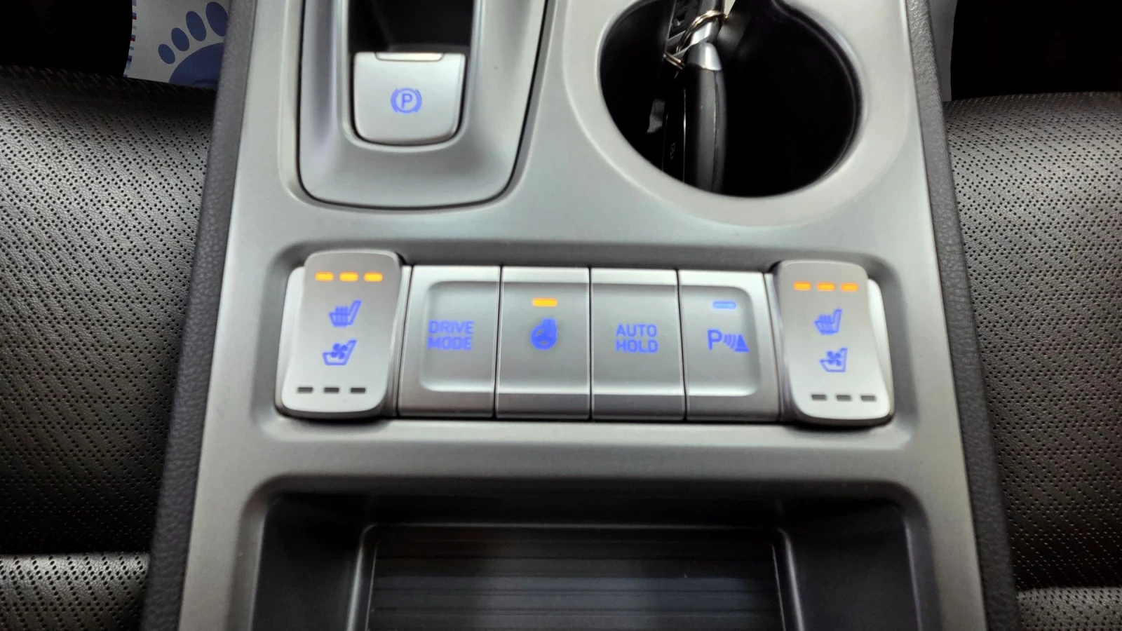 Hyundai Kona 64KWh/Premium/SOH100/ СЕРВИЗНА КНИЖКА, снимка 15 - Автомобили и джипове - 53929642