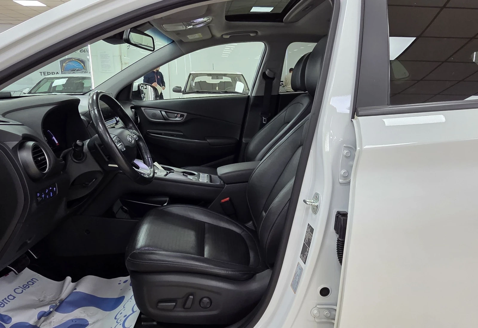 Hyundai Kona 64KWh/Premium/SOH100/ СЕРВИЗНА КНИЖКА, снимка 7 - Автомобили и джипове - 53929642