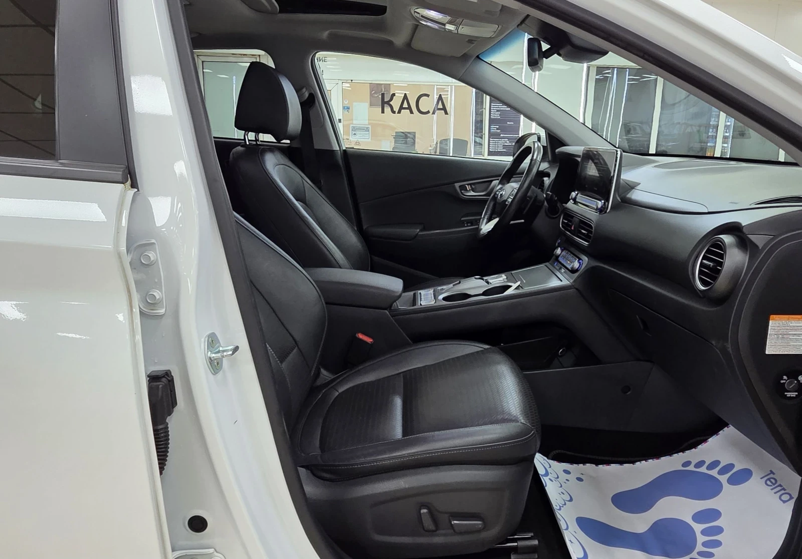 Hyundai Kona 64KWh/Premium/SOH100/ СЕРВИЗНА КНИЖКА, снимка 12 - Автомобили и джипове - 53929642