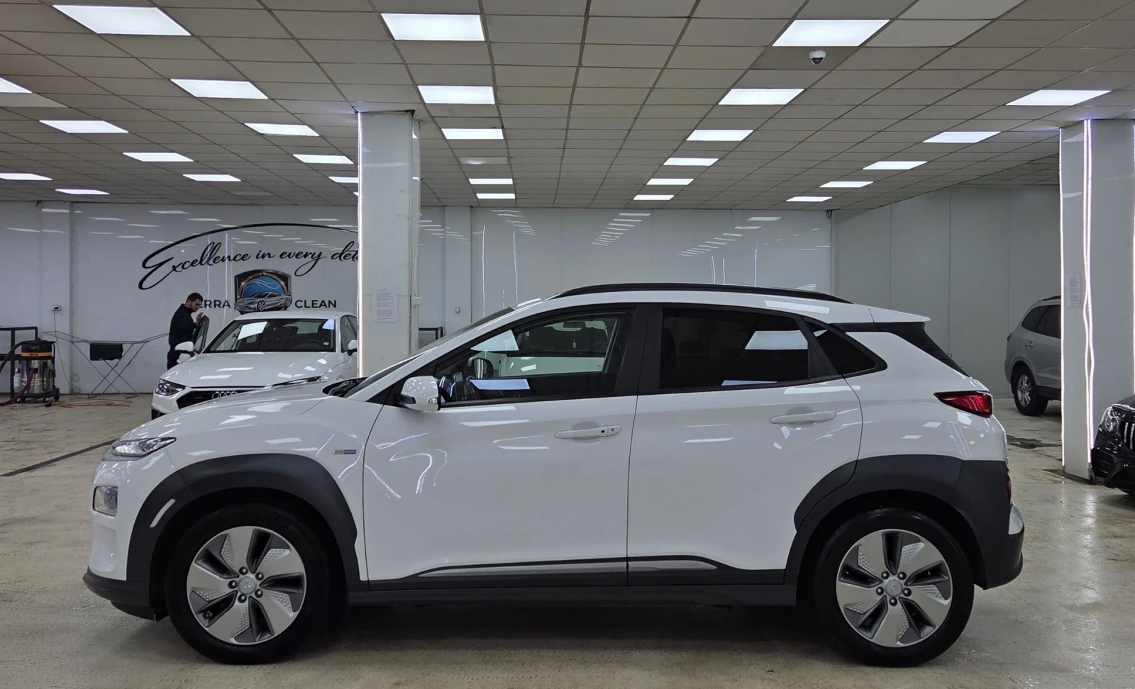 Hyundai Kona 64KWh/Premium/SOH100/ СЕРВИЗНА КНИЖКА, снимка 5 - Автомобили и джипове - 53929642