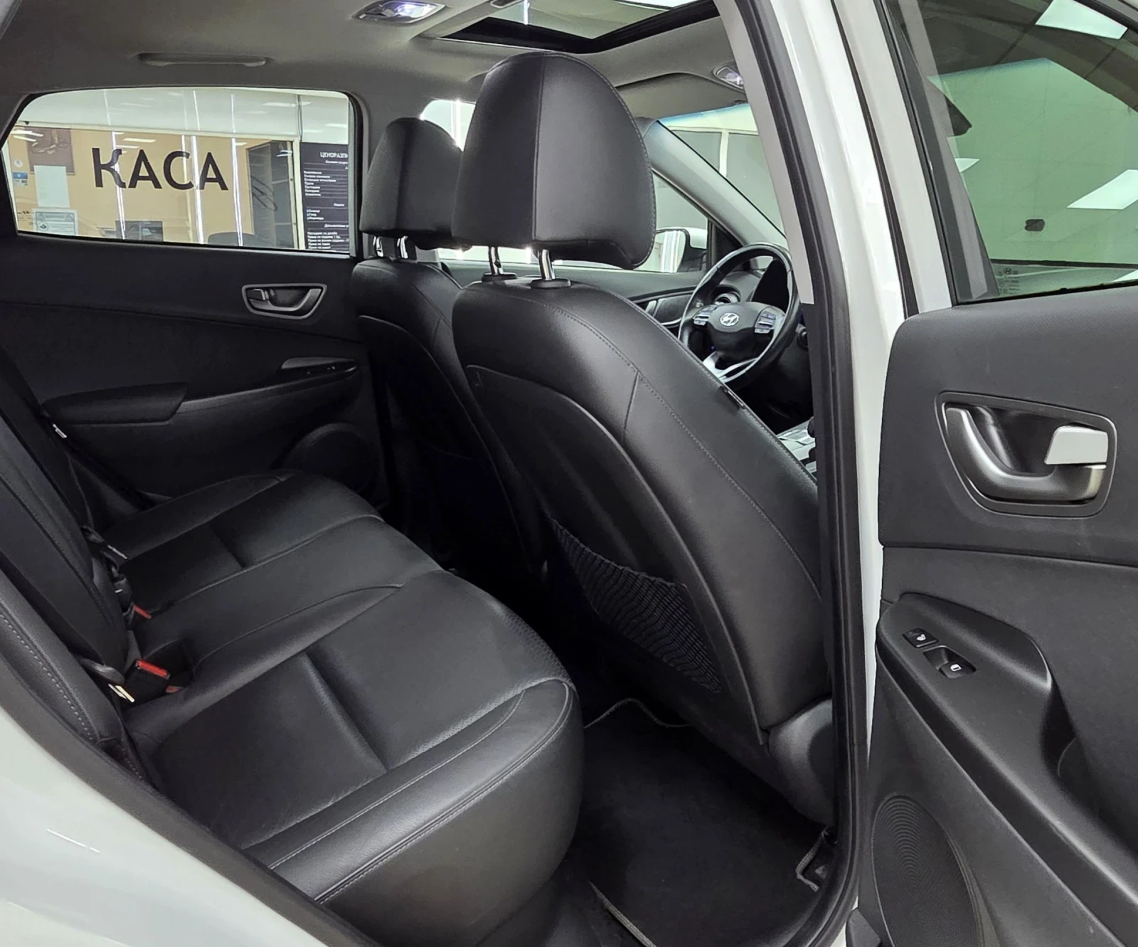 Hyundai Kona 64KWh/Premium/SOH100/ СЕРВИЗНА КНИЖКА, снимка 11 - Автомобили и джипове - 53929642