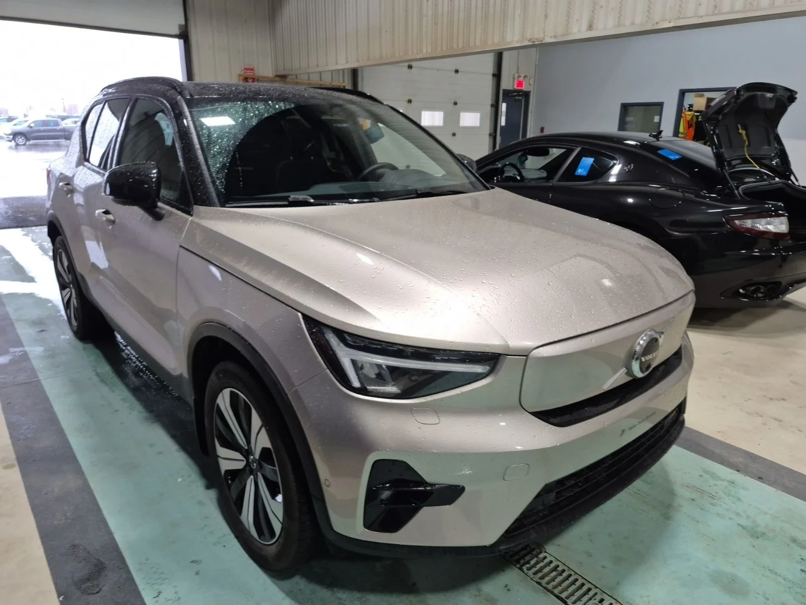 Volvo XC40  Recharge AWD | 360| Подгрев| Пано, снимка 2 - Автомобили и джипове - 54231627