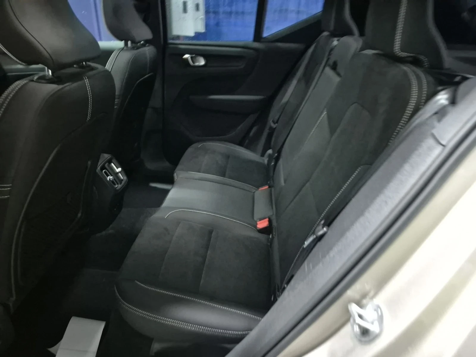 Volvo XC40  Recharge AWD | 360| Подгрев| Пано, снимка 11 - Автомобили и джипове - 54231627