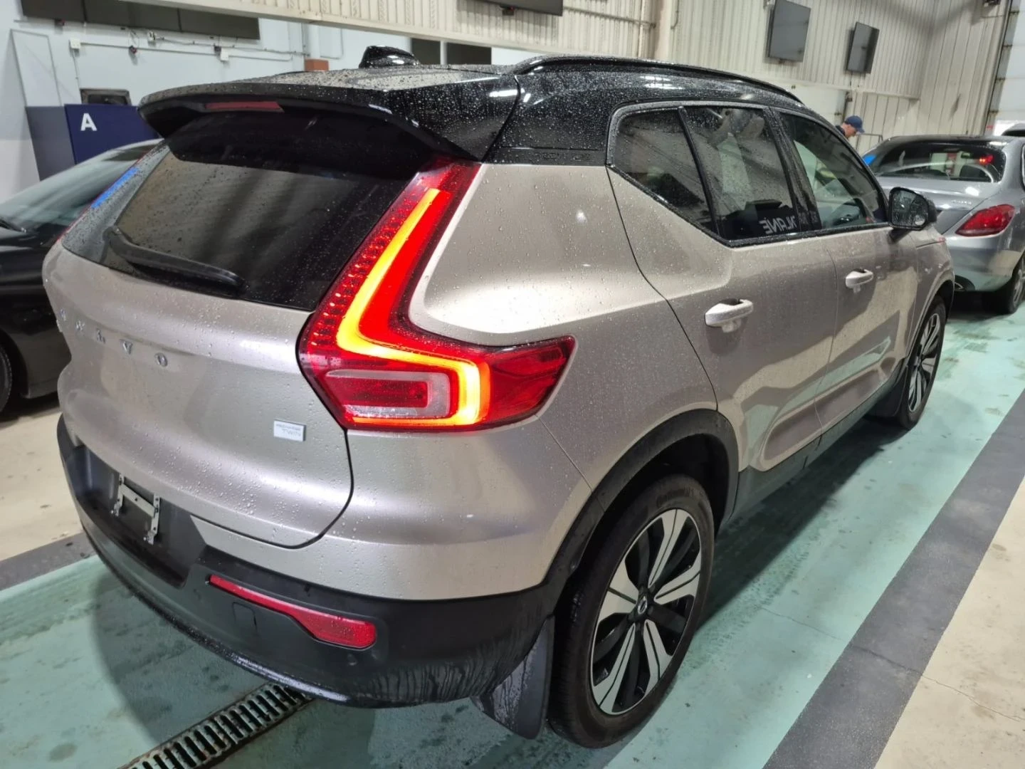 Volvo XC40  Recharge AWD | 360| Подгрев| Пано, снимка 3 - Автомобили и джипове - 54231627
