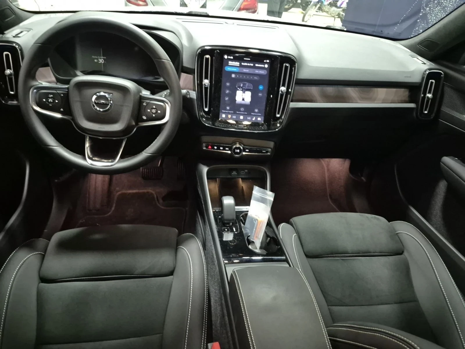 Volvo XC40  Recharge AWD | 360| Подгрев| Пано, снимка 6 - Автомобили и джипове - 54231627