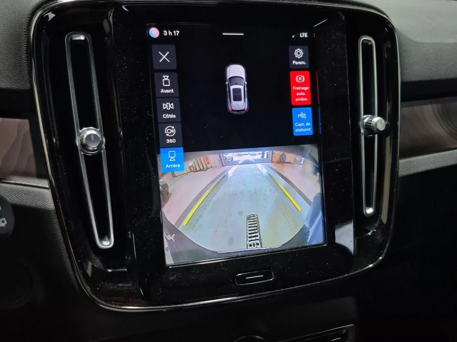 Volvo XC40  Recharge AWD | 360| Подгрев| Пано, снимка 9 - Автомобили и джипове - 54231627