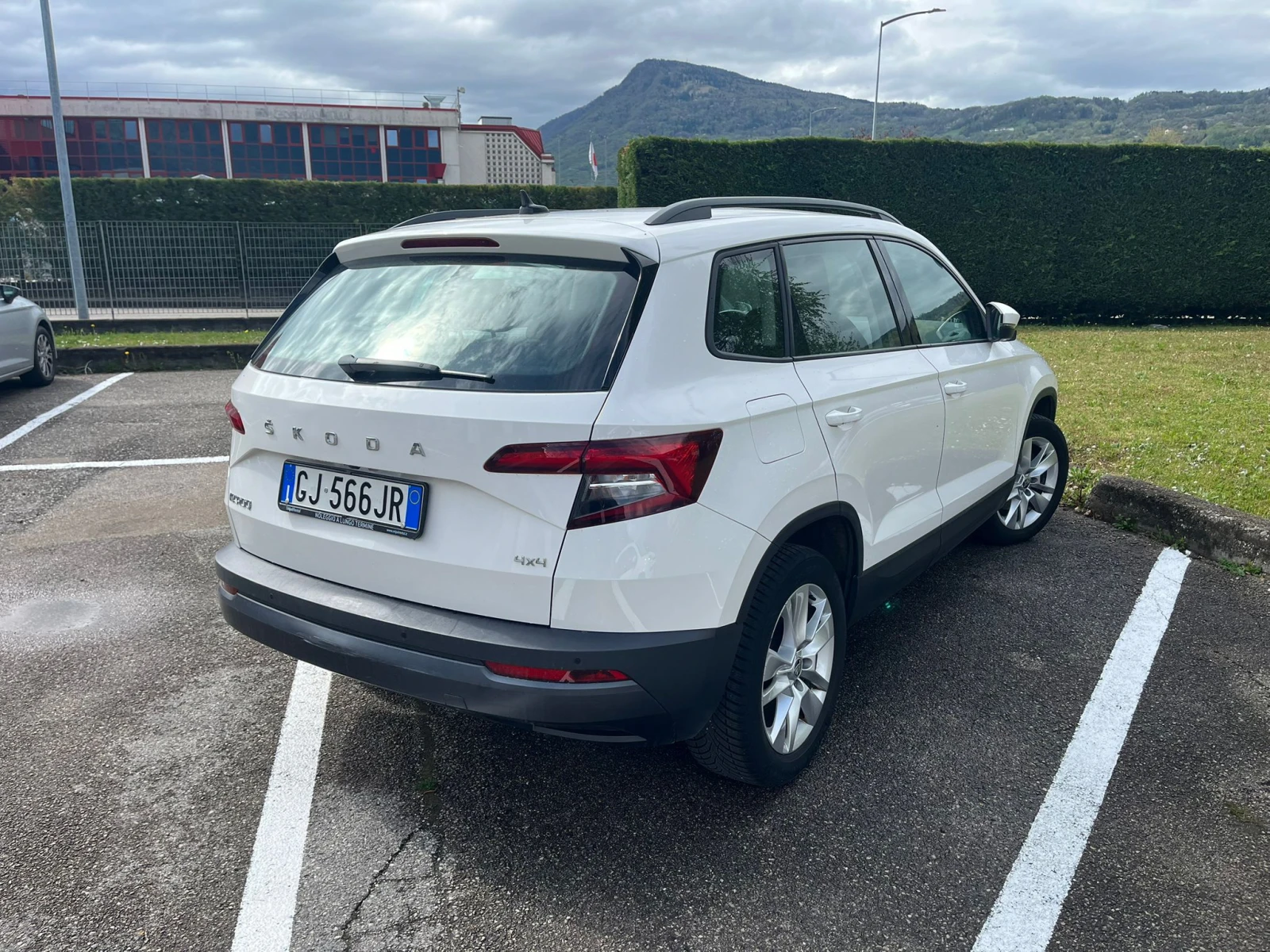 Skoda Karoq 2.0 TDI Executive - AWD, снимка 5 - Автомобили и джипове - 54617914