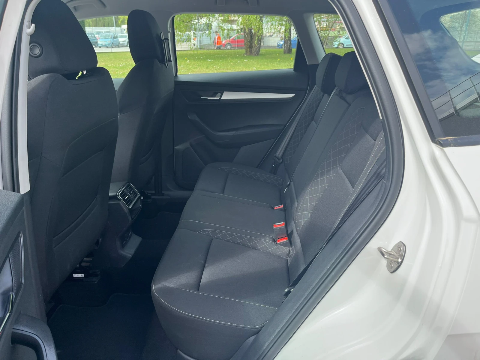 Skoda Karoq 2.0 TDI Executive - AWD, снимка 10 - Автомобили и джипове - 54617914