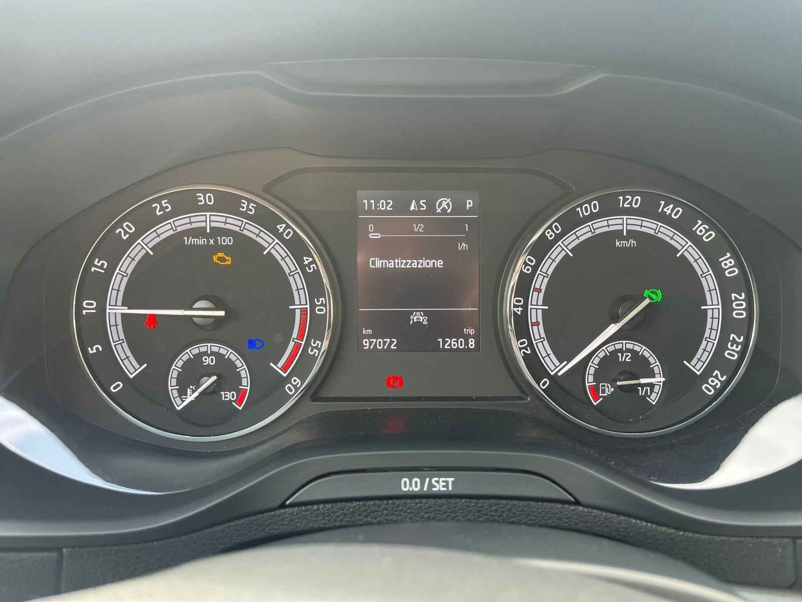 Skoda Karoq 2.0 TDI Executive - AWD, снимка 12 - Автомобили и джипове - 54617914