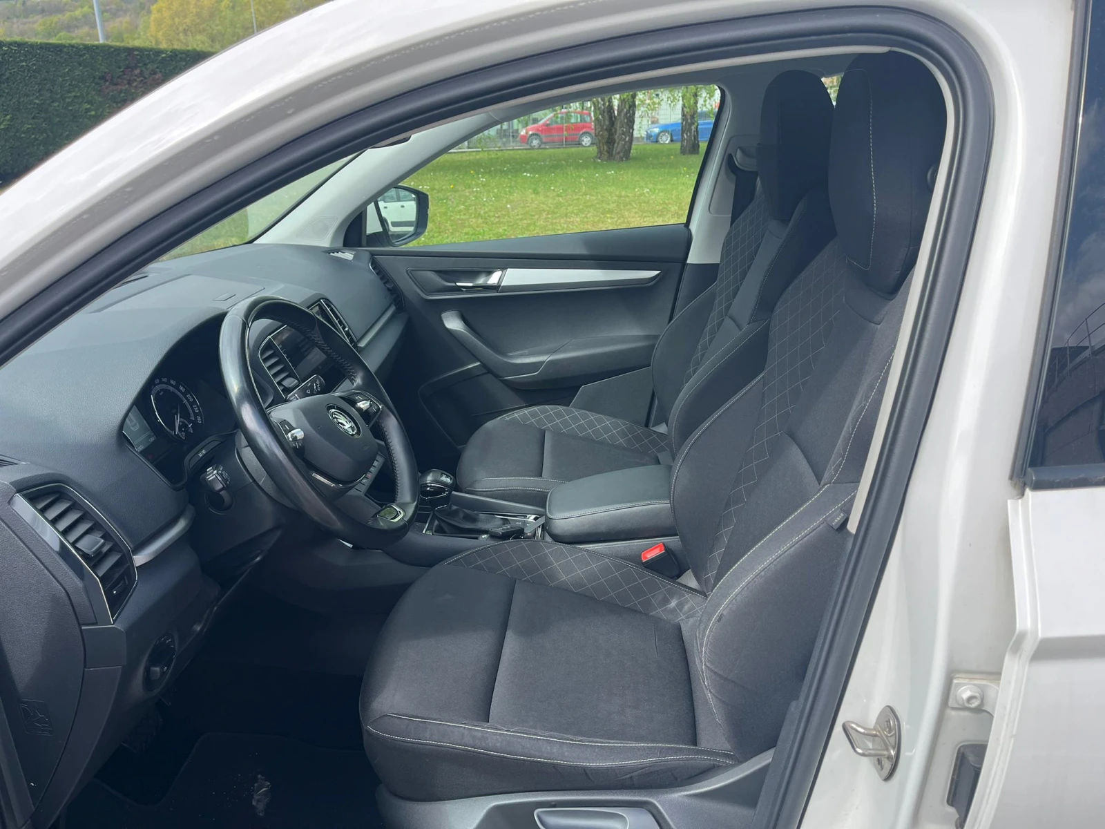 Skoda Karoq 2.0 TDI Executive - AWD, снимка 6 - Автомобили и джипове - 54617914