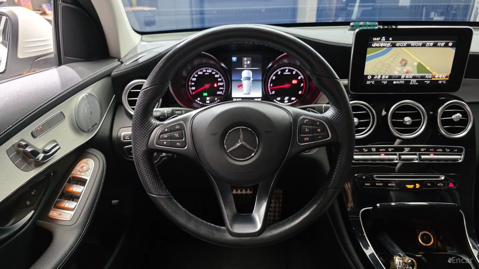 Mercedes-Benz GLC 300 4MATIC AMG* HUD* КОЖА* ПАНО* НАВИ* 360, снимка 12 - Автомобили и джипове - 55265316